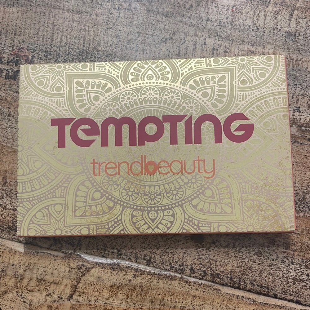 Tempting eyeshadow palette